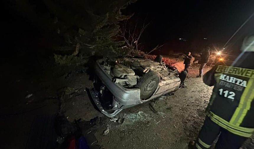 Kahta’da Şarampole Yuvarlanan Otomobilde 2 Kişi Yaralandı