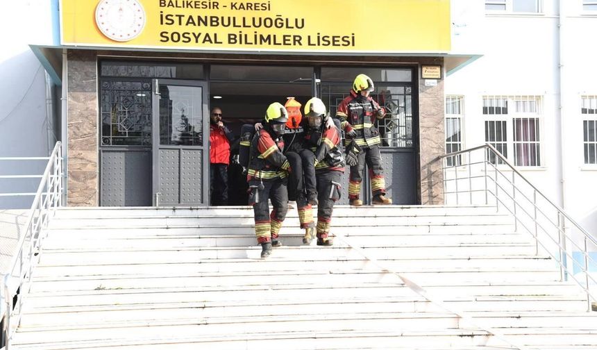 Karesi'de 413 öğrencili dev deprem tatbikatı