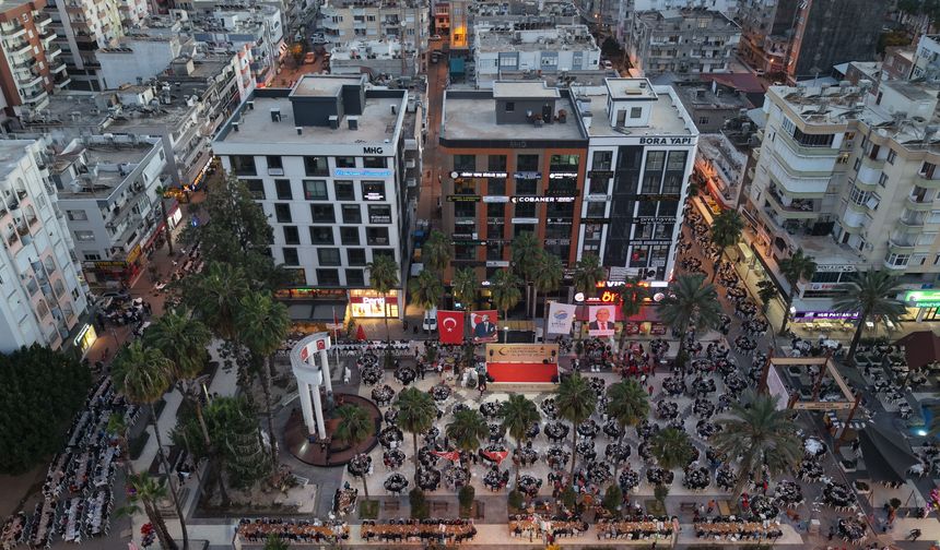 Kumluca'da 27'inci geleneksel 'Kadir Gecesi' iftar yemeği verildi