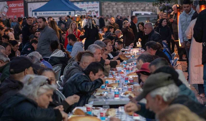 Kuşadası, Başkan Günel için tek yürek oldu