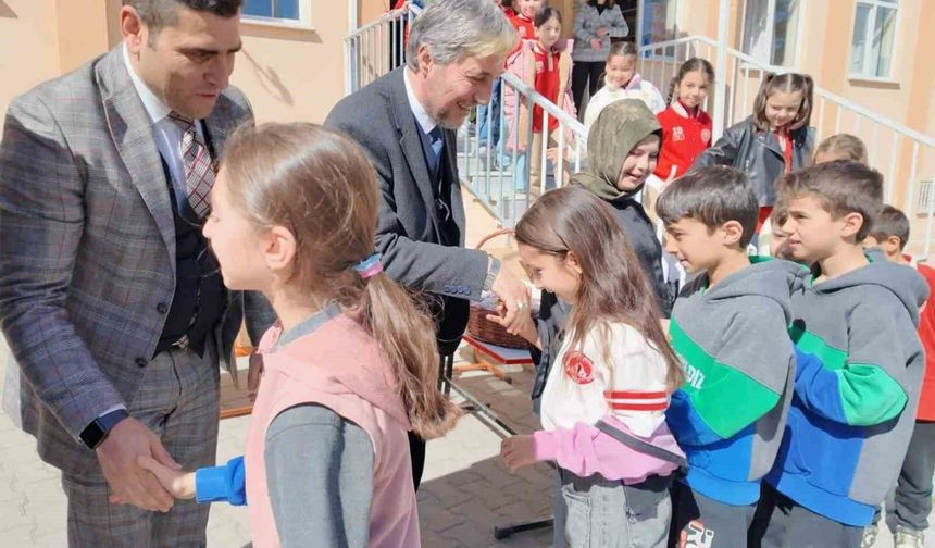 Kütahya Şehit Semih Akyıldız İlkokulu'nda bayramlaşma programı