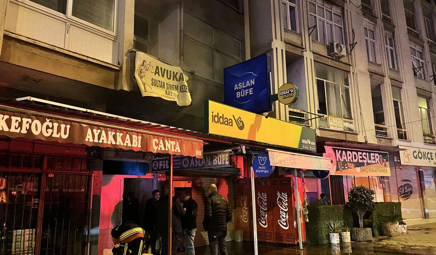 Mersin'de büfede çıkan yangın hasara neden oldu
