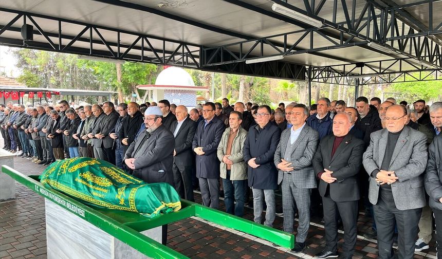 Mersin'de kalp krizinden ölen eski futbolcu Hakan Turgut'un cenazesi defnedildi