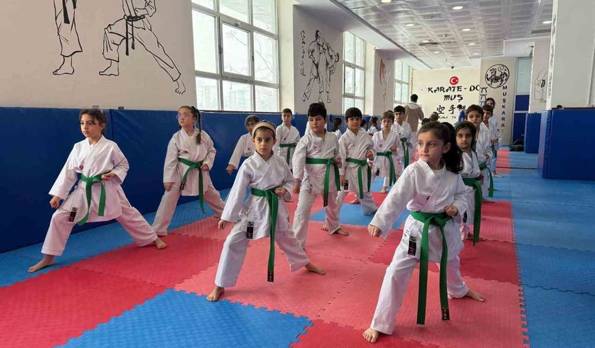 Muş'ta karate antrenmanları hız kesmeden sürüyor