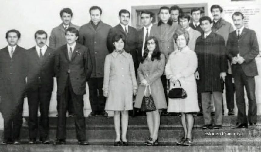 1 970'li Yılların  Osmaniye  Lisesi Tarihi Fotoğrafı ve Öğretmenler