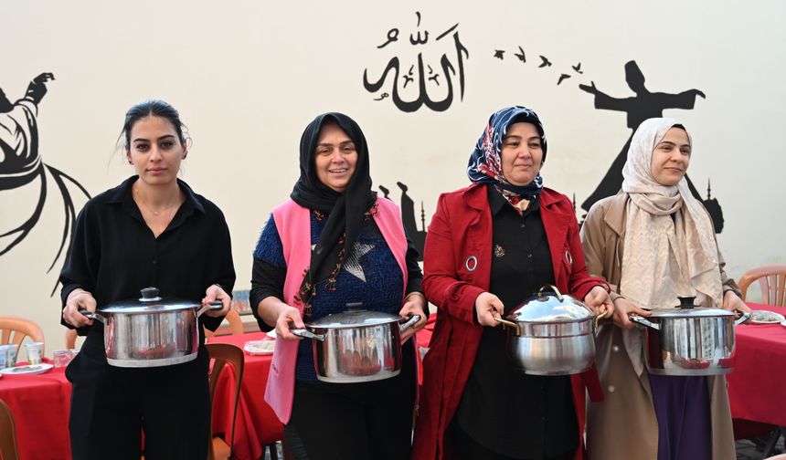Osmaniye'de ev hanımları, öğrencilere, yetim ve öksüz çocuklara imece usulü iftar veriyor