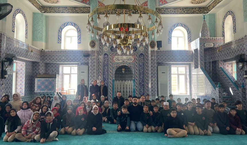 Osmaniyeli Öğrenciler Eyüp Sultan Camii’ni Ziyaret Etti