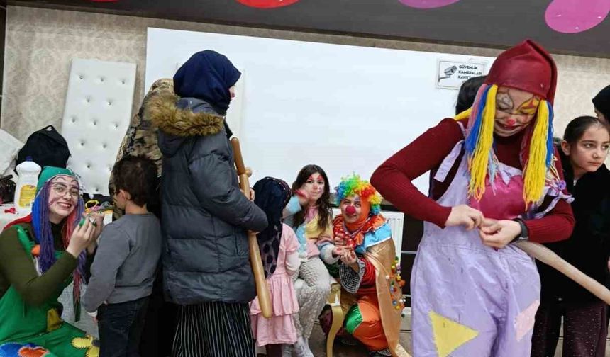 Şuhut'ta Ramazan bereketi: 270 çocuğa giysi yardımı yapıldı