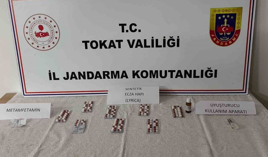 Tokat'ta araçta sentetik hap ve uyuşturucu madde bulunan şüpheli, adli kontrolle serbest kaldı