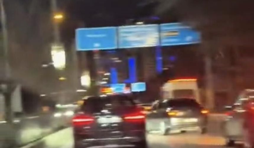 Trafikte Tehlikeli Anlar Makas Atan Sürücü Kamerada