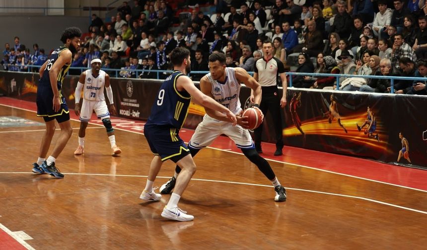 Türkiye Basketbol Ligi: Kocaeli BŞB Kağıtspor: 73 - Fenerbahçe Koleji: 84