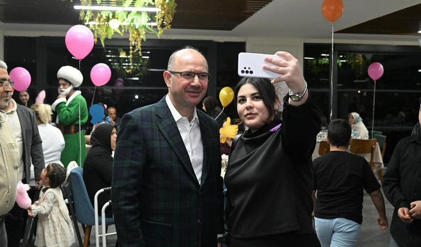 Vali Serdengeçti Koruyucu Ailelerle İftarda