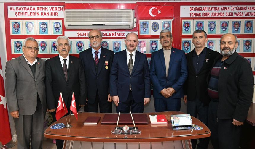 Vali Serdengeçti Şehit Ailelerini Ziyaret Etti