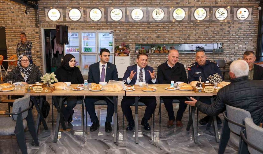 Vali Sözer, köy ve mahalle muhtarlarıyla iftar programında bir araya geldi