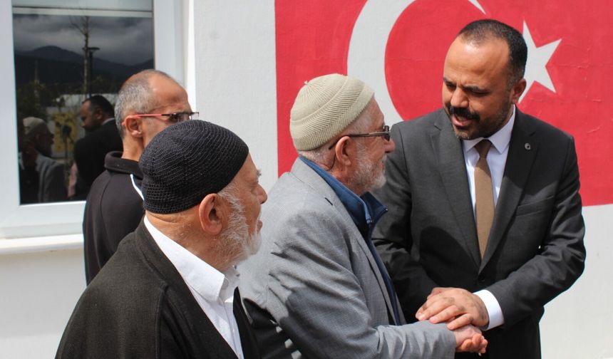 Her bir büyüğümüz, bizim için bir rehber, bir öğretmen ve en kıymetli hazinemizdir.