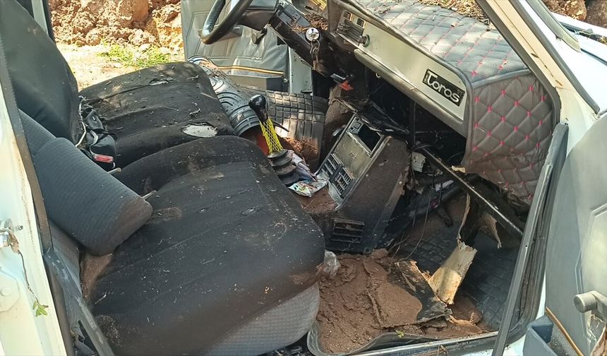 Adana'da 1 kişinin hayatını kaybettiği selden etkilenen alanlar temizleniyor