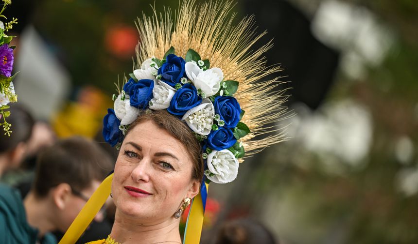 Adana'da 14. Uluslararası Portakal Çiçeği Karnavalı sürüyor