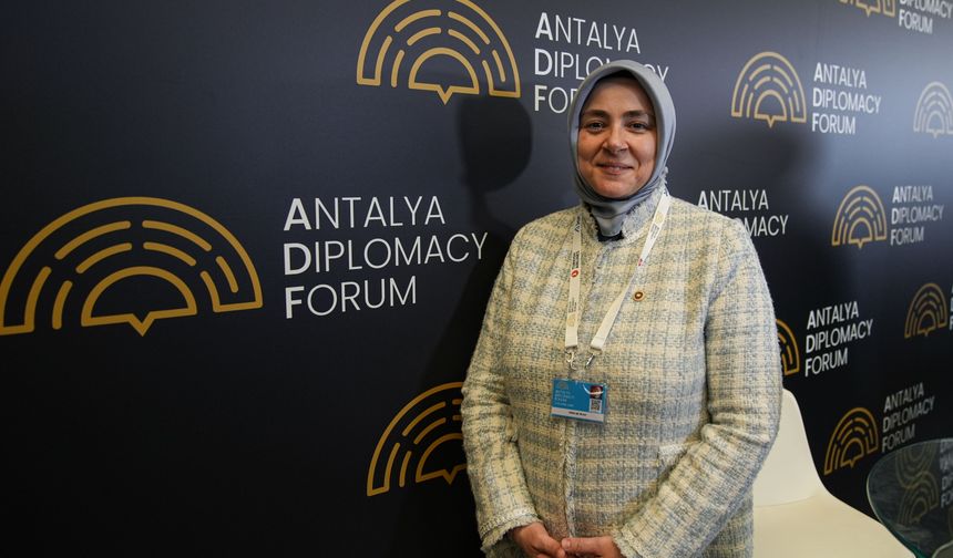 AK Parti kadın kolları üyeleri ADF'de 'dünya barışı' için çaba gösteriyor