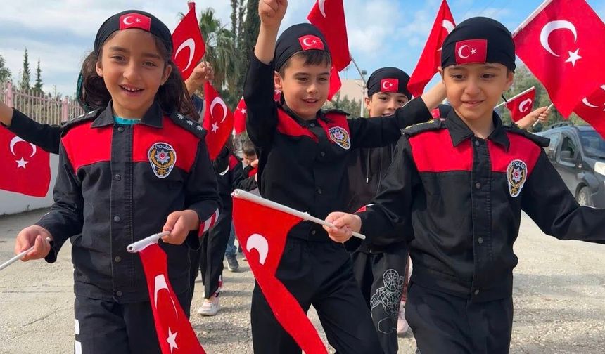 Osmaniye’de Miniklerden Şehit Polisler İçin Anlamlı Vefa