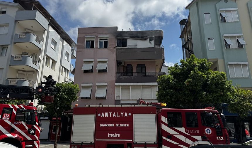 Antalya'da apartman dairesinde çıkan yangın söndürüldü