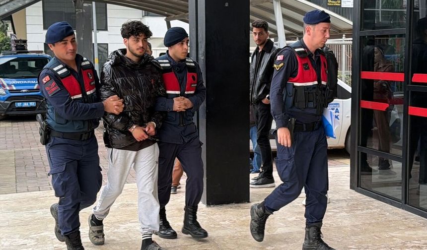 Antalya'da, okul saldırılarına ilişkin asılsız ve provokatif paylaşım yapan 2 zanlı tutuklandı