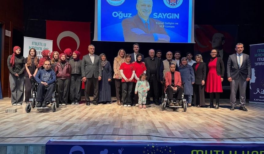 Bucak'ta 'Eğitim ve Aile' konulu konferans düzenlendi