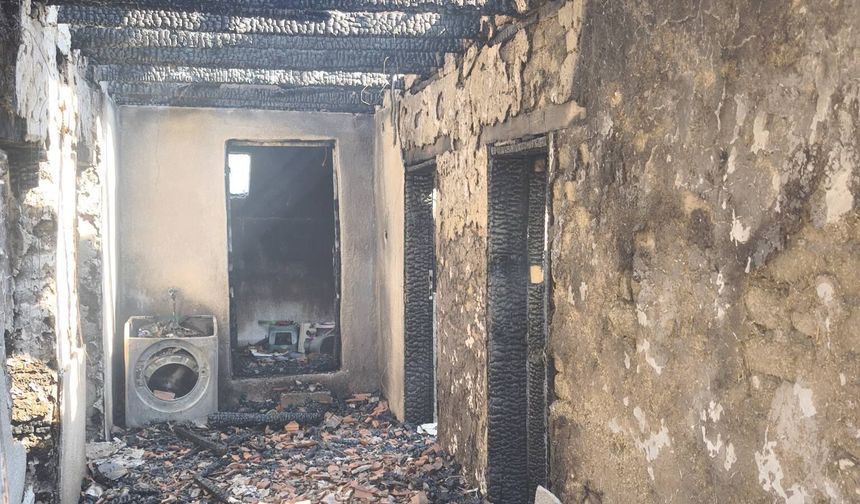 Burdur'da çıkan yangında ev kullanılmaz hale geldi