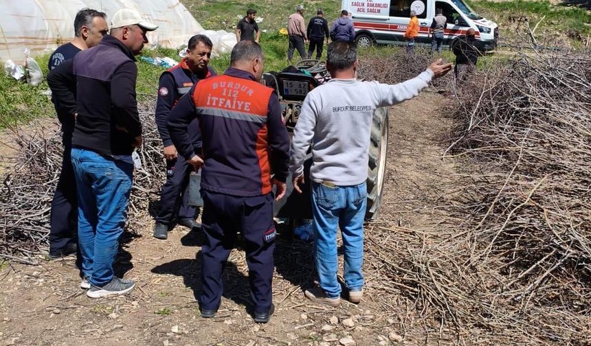 Burdur'da traktörün şaftına ayağı sıkışan kadın yaralandı