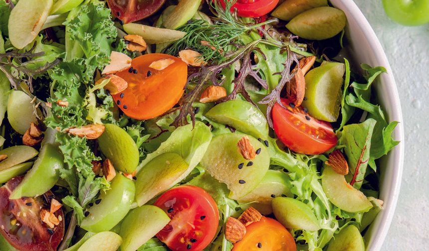 Osmaniyelilerin Yeni Favorisi Çağla ve Erik Salatası