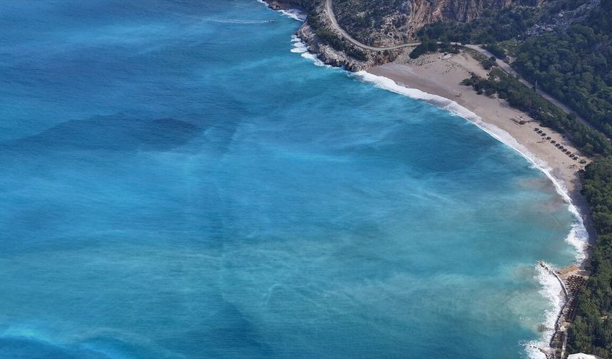 Fethiye'de sağanak sonrası Ölüdeniz turkuaz renge büründü