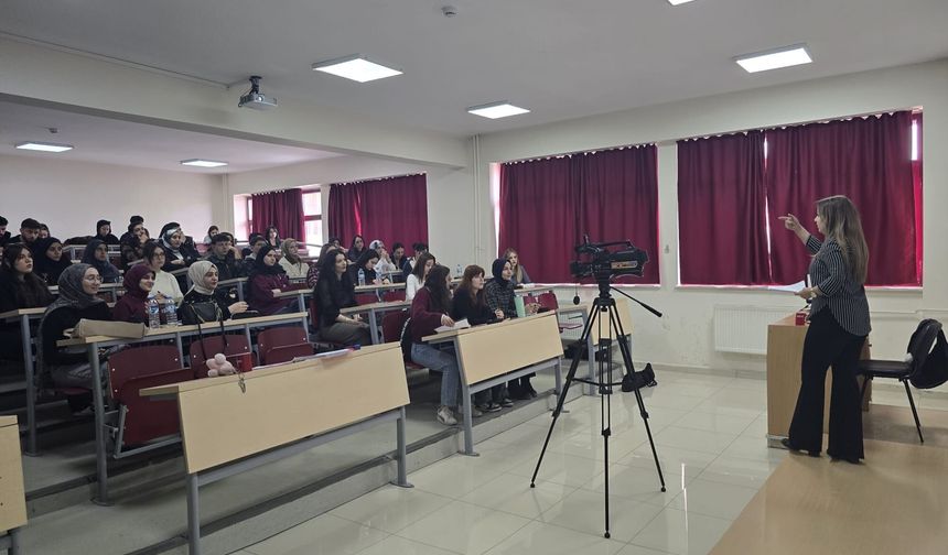 Gazeteci  Atayeter Geleceğin İletişimcilerine Işık Oldu