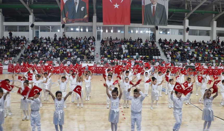 Gaziantep ve çevre illerde 23 Nisan Ulusal Egemenlik ve Çocuk Bayramı kutlandı