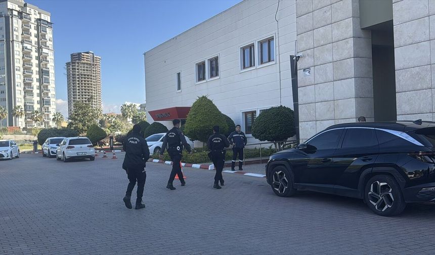 GÜNCELLEME - Mersin'de Yenişehir Belediyesine yönelik operasyonda 33 şüpheli gözaltına alındı
