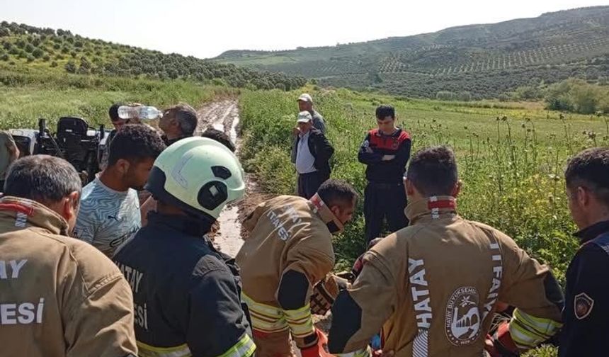 Hatay'da devrilen traktörün altında kalan sürücü yaralandı