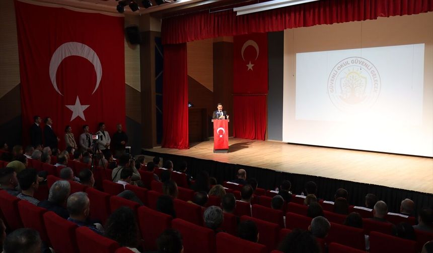 Hatay'da 'Güvenli Okul Güvenli Gelecek' projesi kapsamında seminer düzenlendi