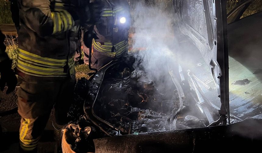Hatay'da seyir halindeki otomobilde çıkan yangın söndürüldü