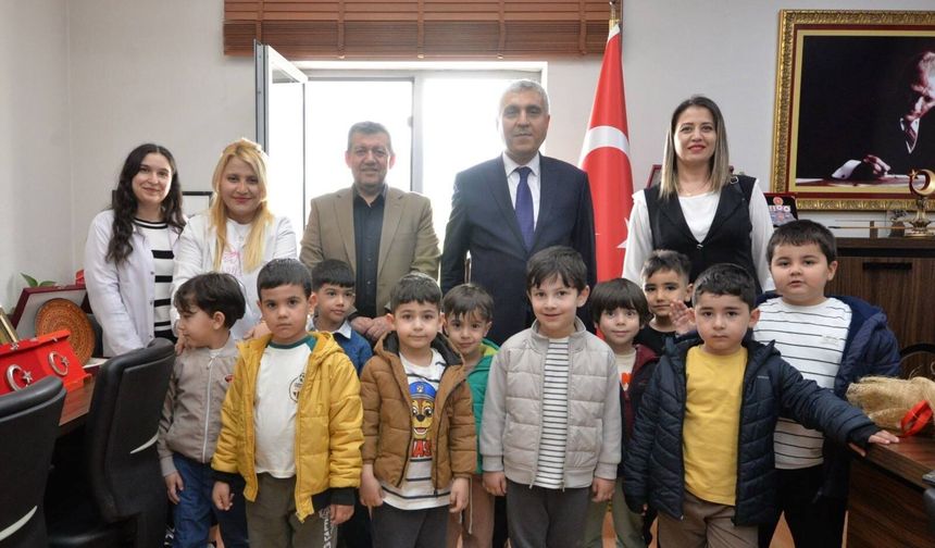 Osmaniye’de Miniklerden İl Müdürüne Anlamlı Ziyaret