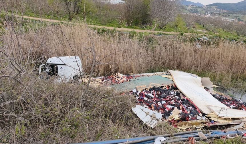 Isparta'da Kovada kanalına devrilen çekicinin sürücüsü yaralandı
