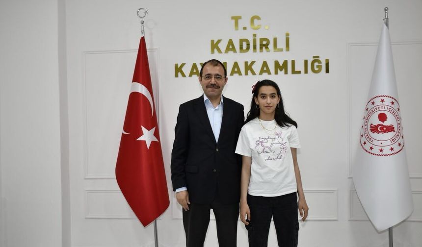 Kadirli’de Gurur Ziyareti: Türkiye Şampiyonu Öğrenci Makamda