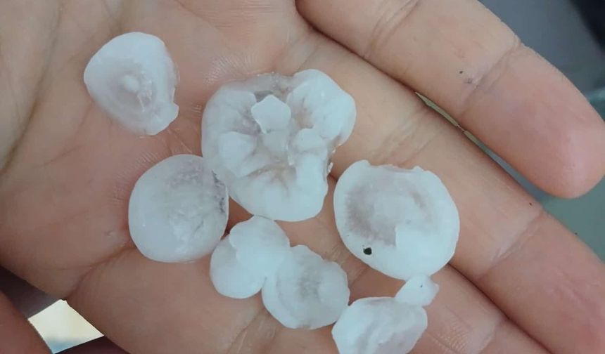 Kadirli’de Dolu ile Karışık Sağanak Yağış Etkili Oldu