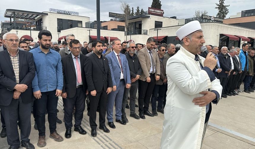 Kahramanmaraş'taki saldırıda hayatını kaybedenler için 3 ilde gıyabi cenaze namazı kılındı
