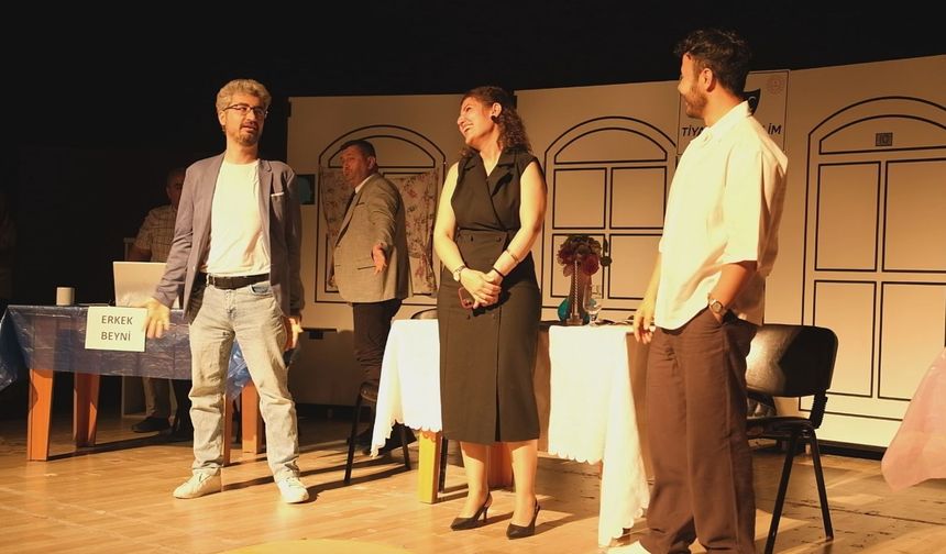 Mersin'de öğretmenlerden oluşan tiyatro topluluğu yeni gösterilere hazırlanıyor