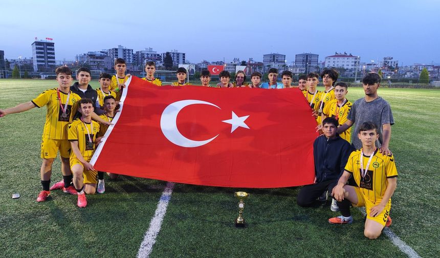 Osmaniye U-15 Ligi’nde Şampiyon Anadolu Gençlikspor!