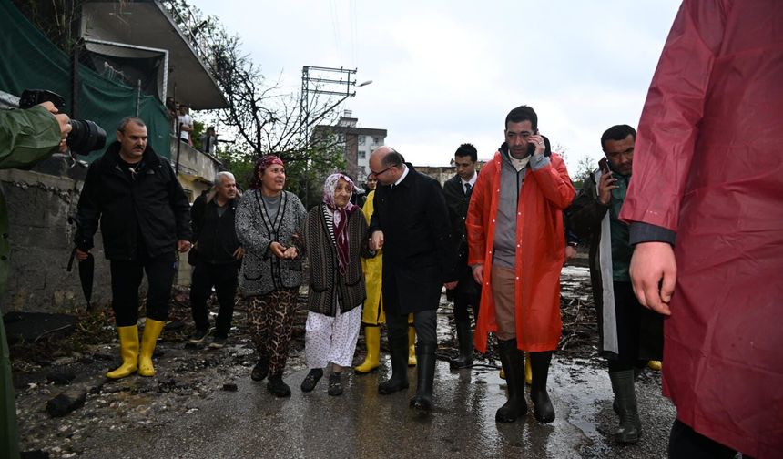 Osmaniye Valisi Serdengeçti, selden etkilenen Kadirli ilçesinde incelemelerde bulundu