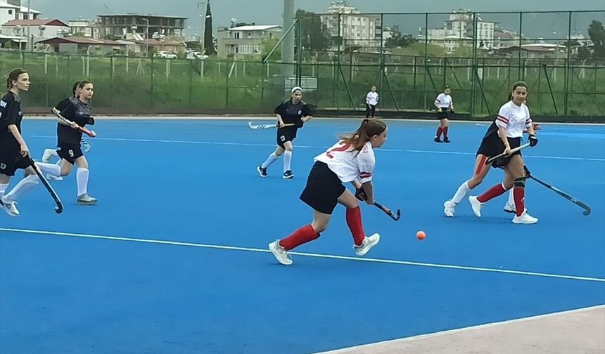 Osmaniye'de Okul Sporları Gençler Kız ve Erkek Hokey Grup Müsabakaları başladı