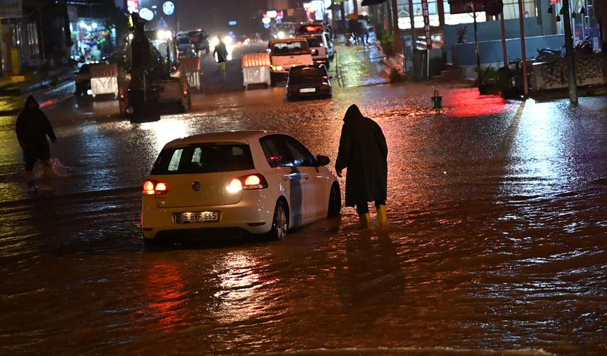 Osmaniye'de sağanak nedeniyle Bülbül Deresi ve Savrun Çayı taştı
