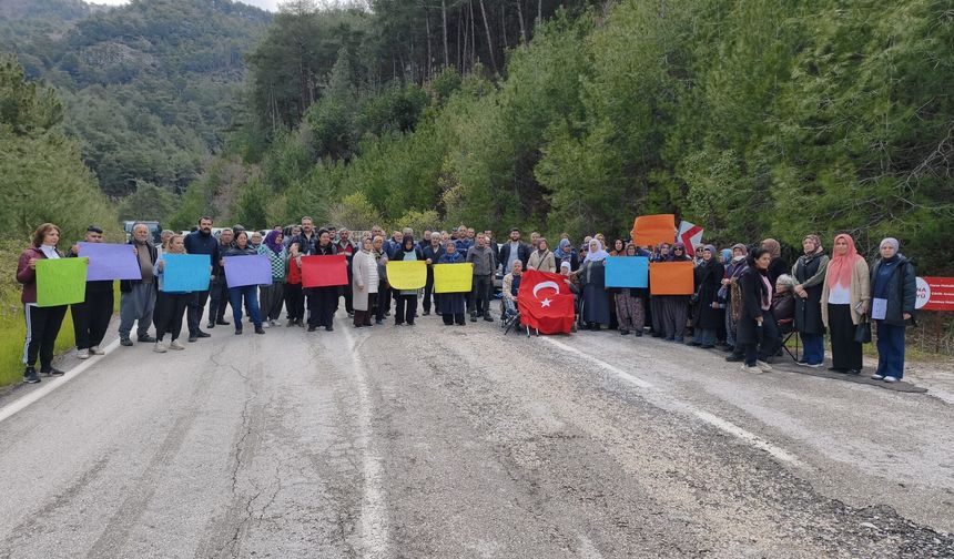 OSMANİYE’DE YAYLA KRİZİ BÜYÜYOR: YOLU KAPATTILAR, “YIKIM DEĞİL ÇÖZÜM” DEDİLER