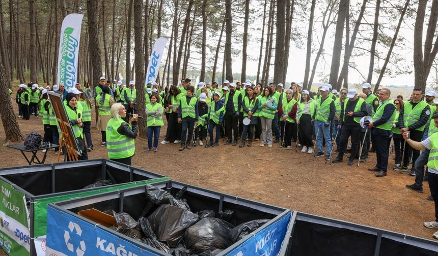 'Sıfır Atık ile Doğaya Saygı Duy' projesi kapsamında İstanbul'da çevre temizliği yapıldı