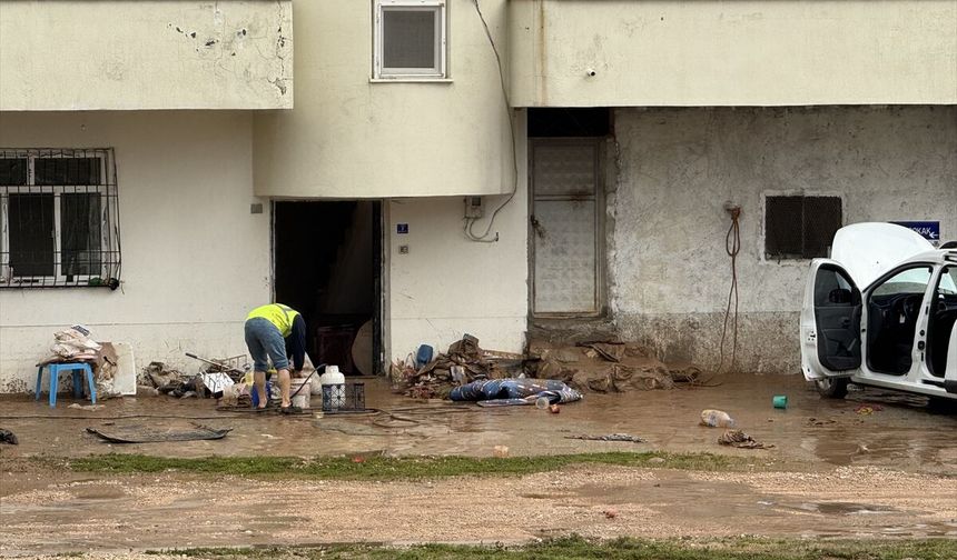 Siirt ve Kurtalan'da sağanak hayatı olumsuz etkiledi
