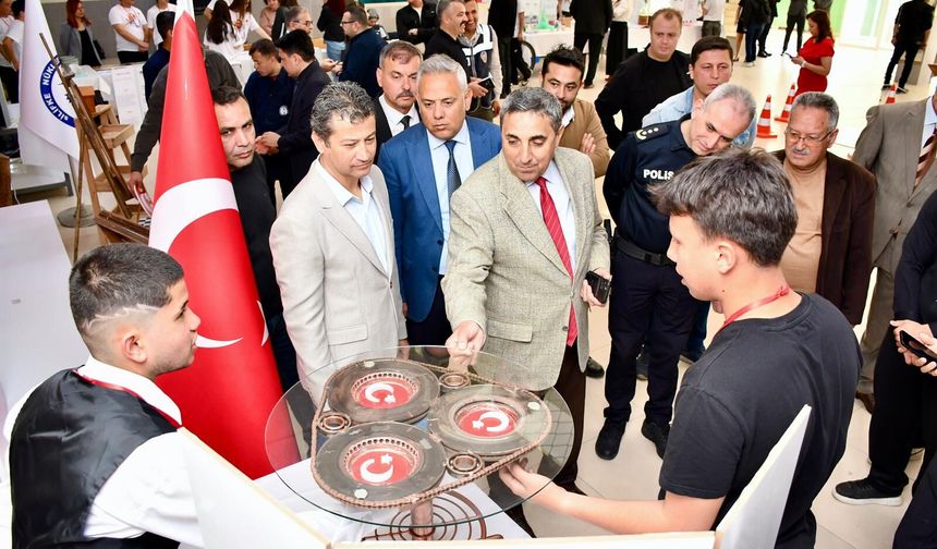 Silifke'de TÜBİTAK 4006 Bilim Fuarı açıldı